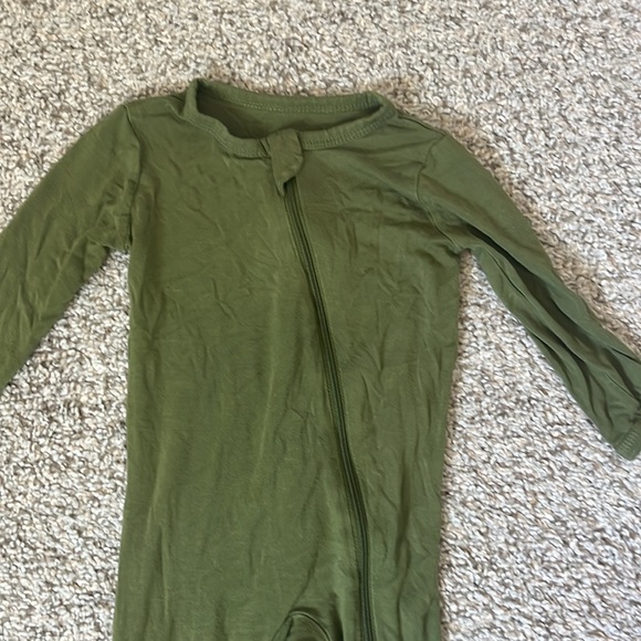 Kyte Baby Zippered Romper in Olive Size 6-12m - Picture 2 of 7